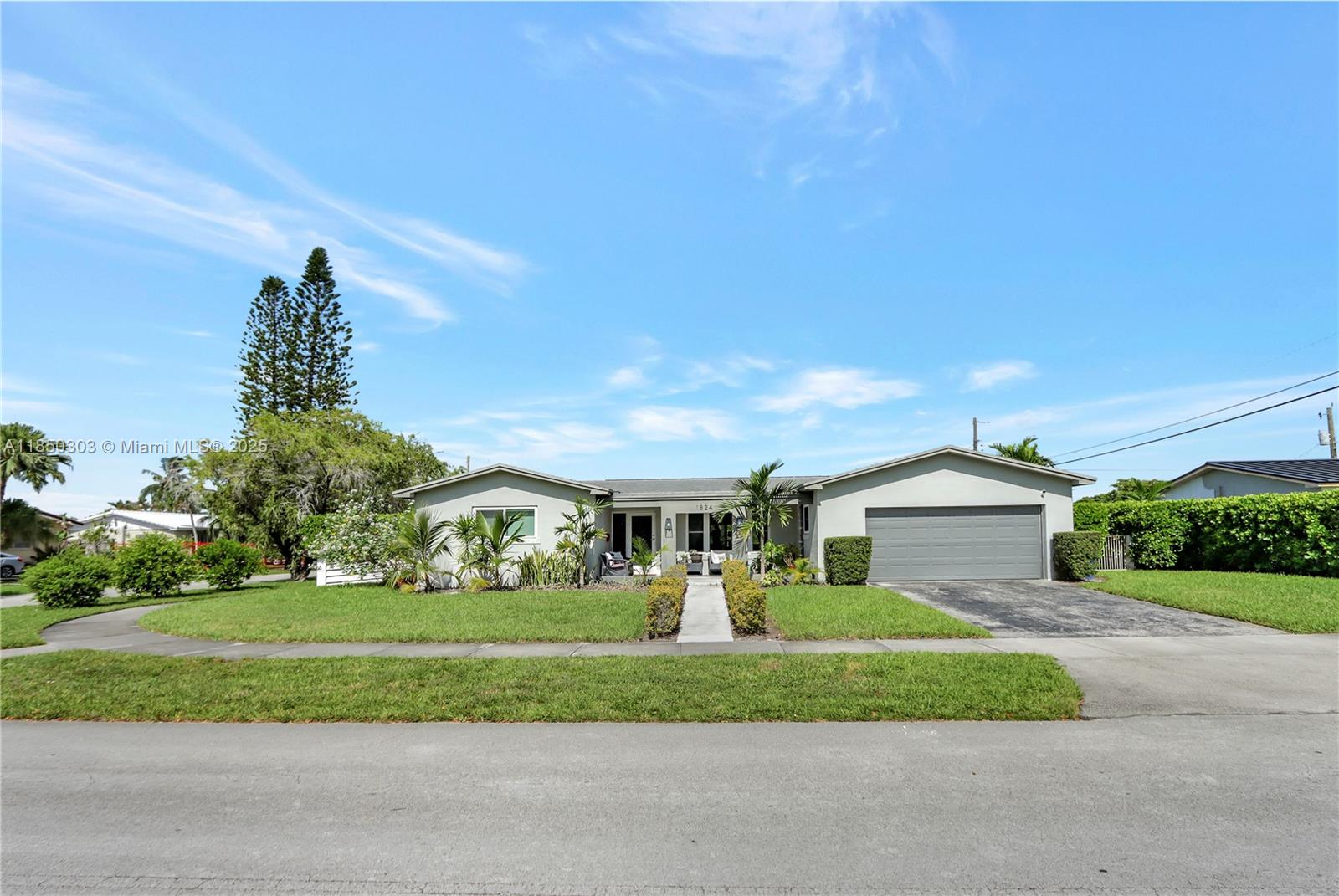 1824 SW 100th Ave, Miami FL 33165
