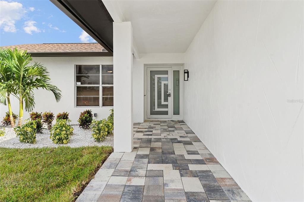 5811 IMPERIAL KEY, TAMPA, FL — photo 2 of 30