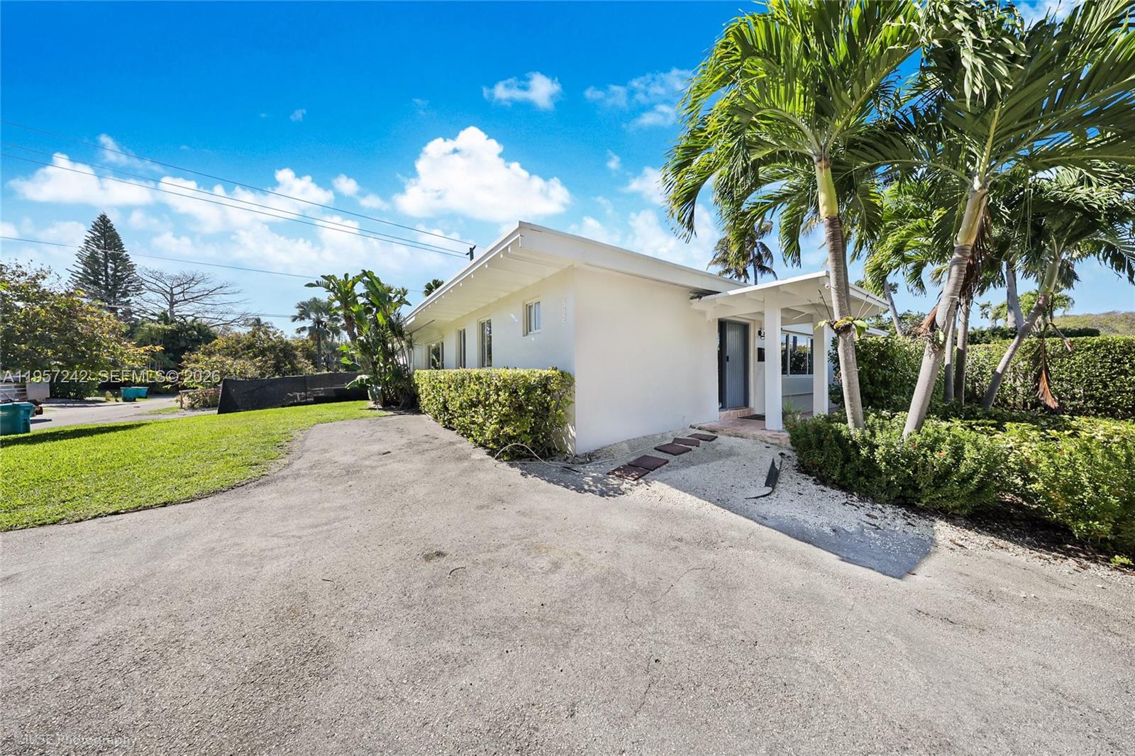 KEY BISCAYNE, FL — photo 2 of 18