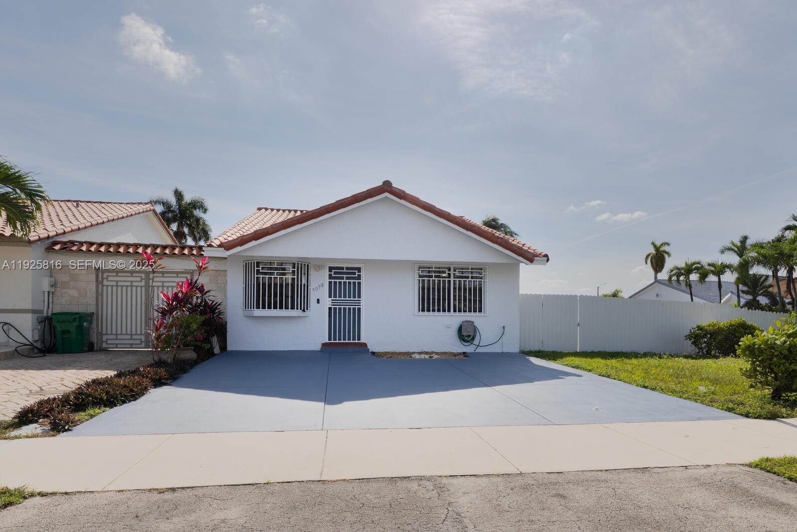 9098 NW 114th St, Hialeah Gardens FL 33018