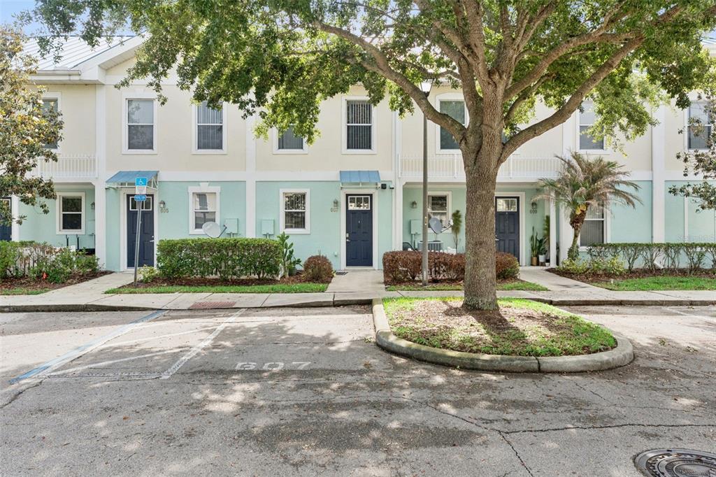 607 FAIRMONT PLACE
