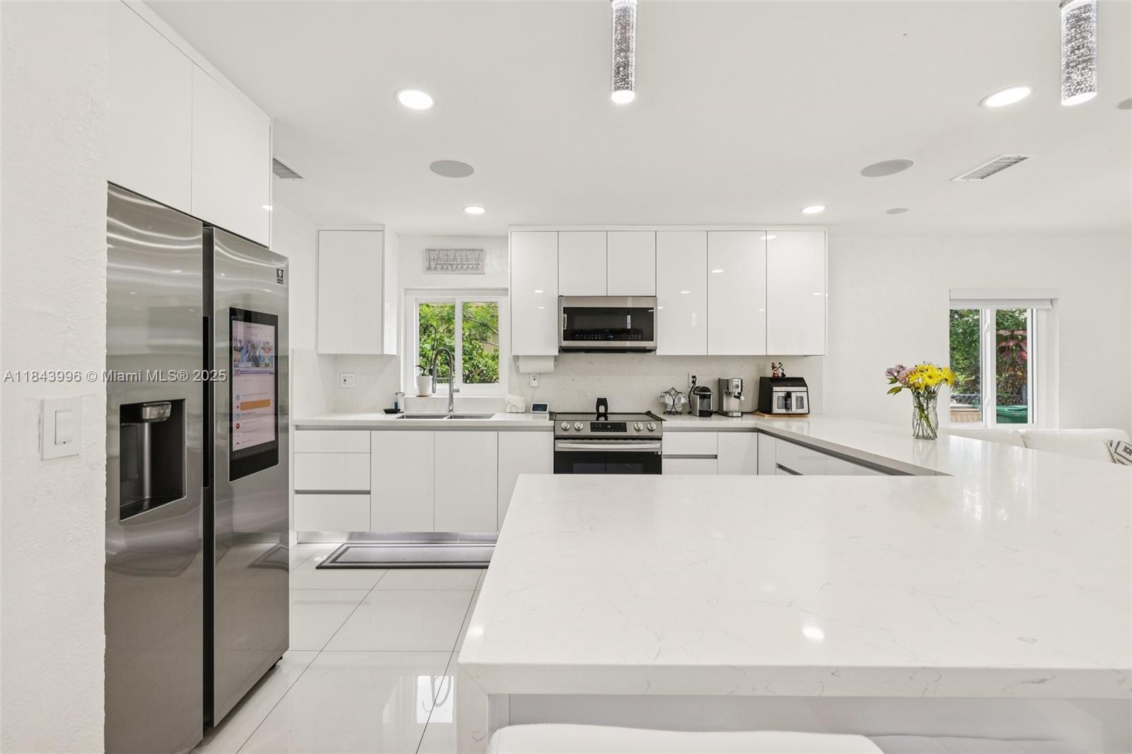 7711 NW 38th St, Davie FL 33024