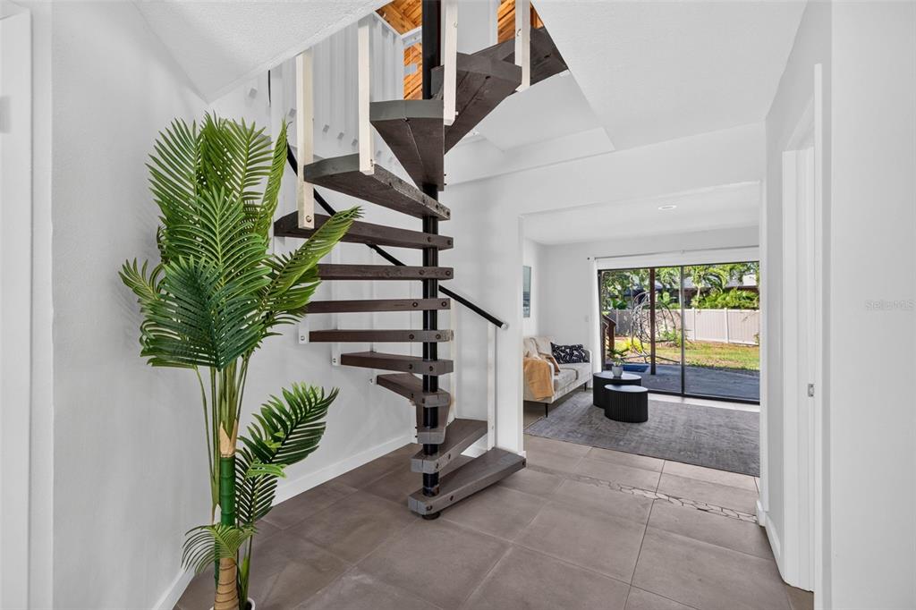 1300 PLEASANT WAY S, ST PETERSBURG, FL — photo 5 of 30