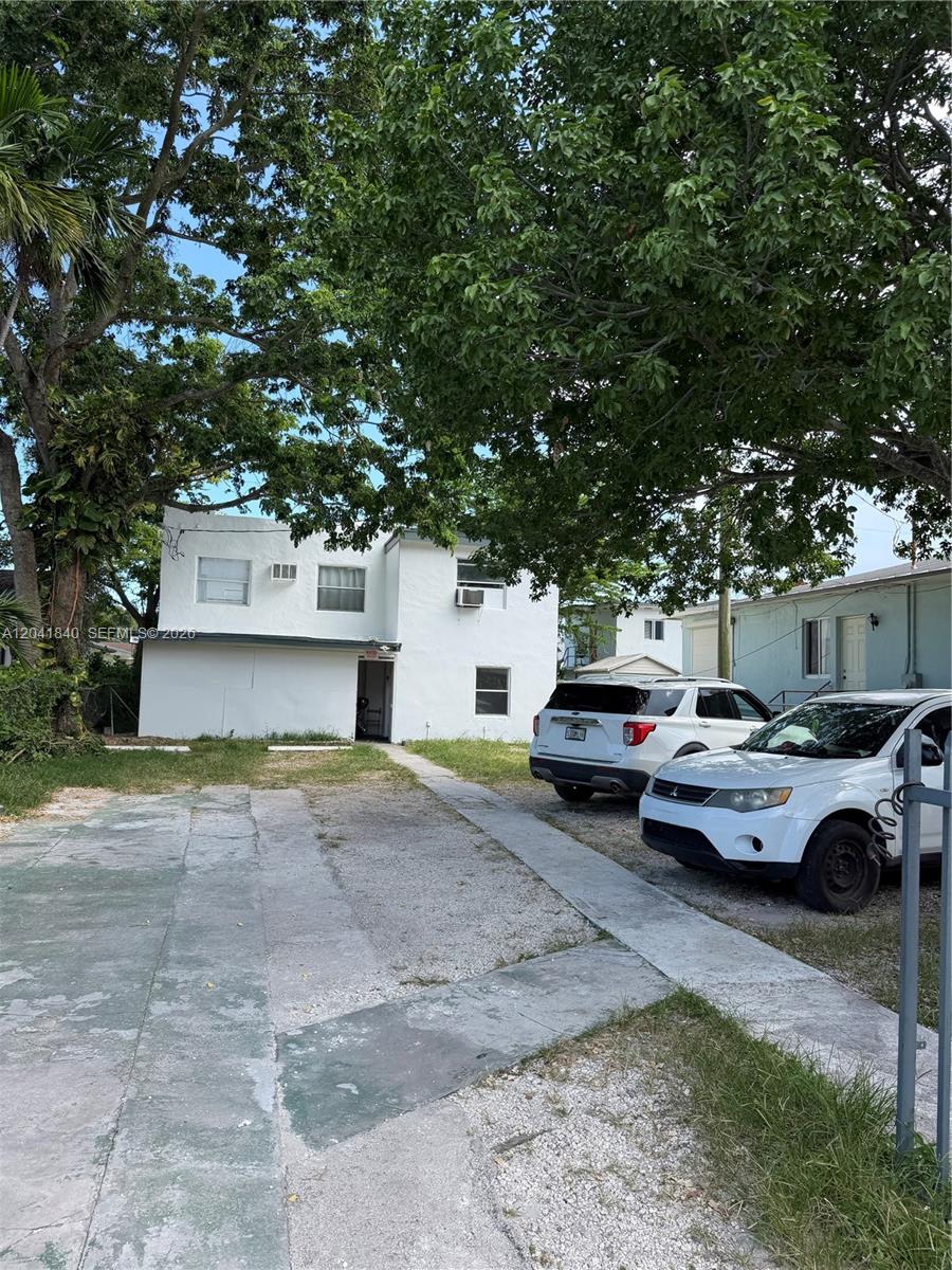 1832 NW 46th St # l, Miami FL 33142