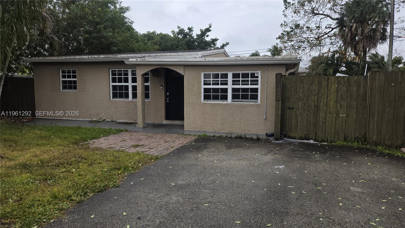 1480 NE 28th St, Pompano Beach FL 33064