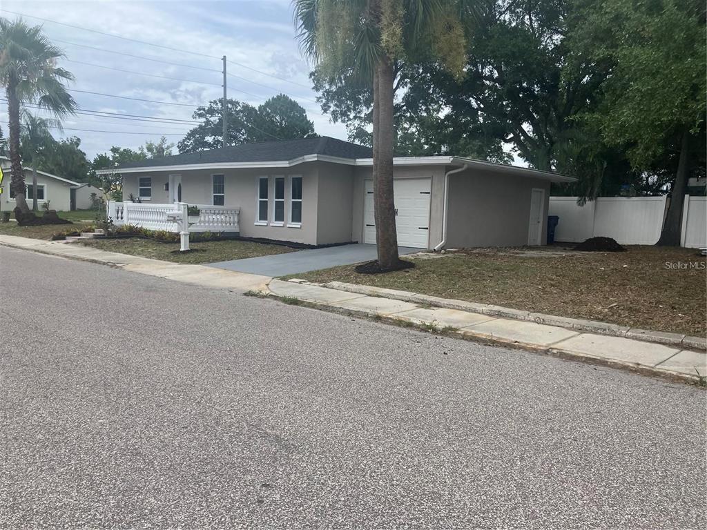 601 BANANA STREET, TARPON SPRINGS, FL — photo 2 of 9