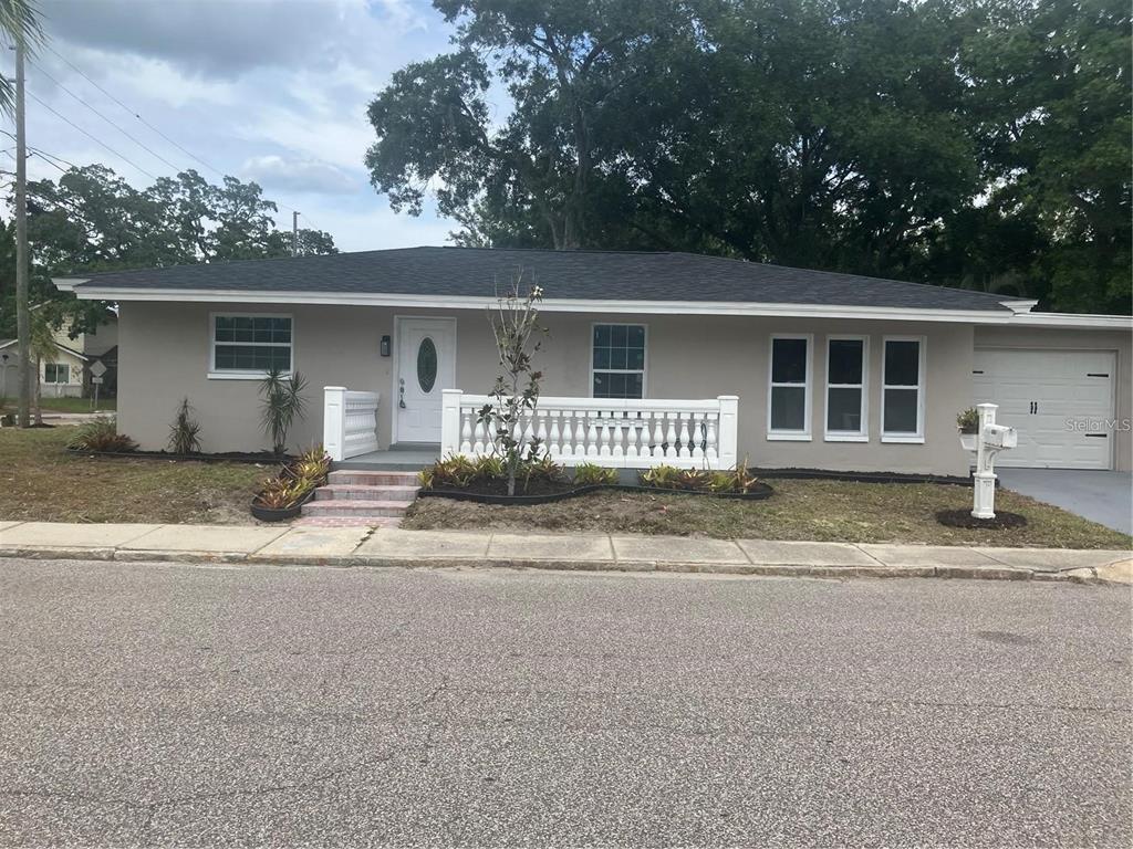 601 BANANA STREET, TARPON SPRINGS, FL — photo 3 of 9