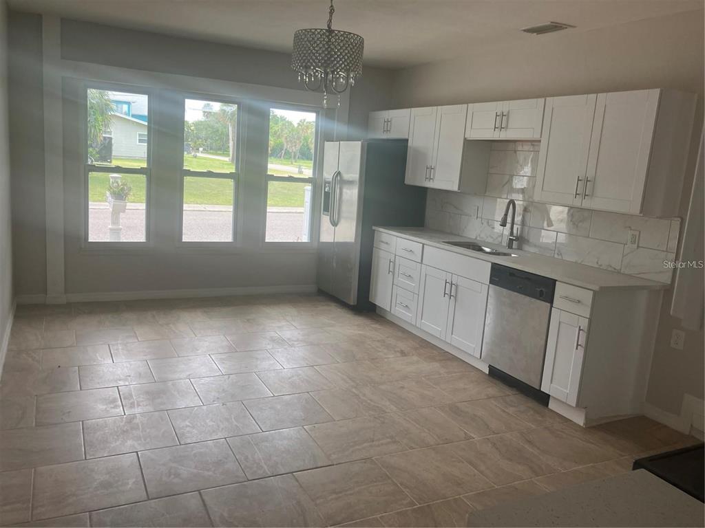 601 BANANA STREET, TARPON SPRINGS, FL — photo 4 of 9