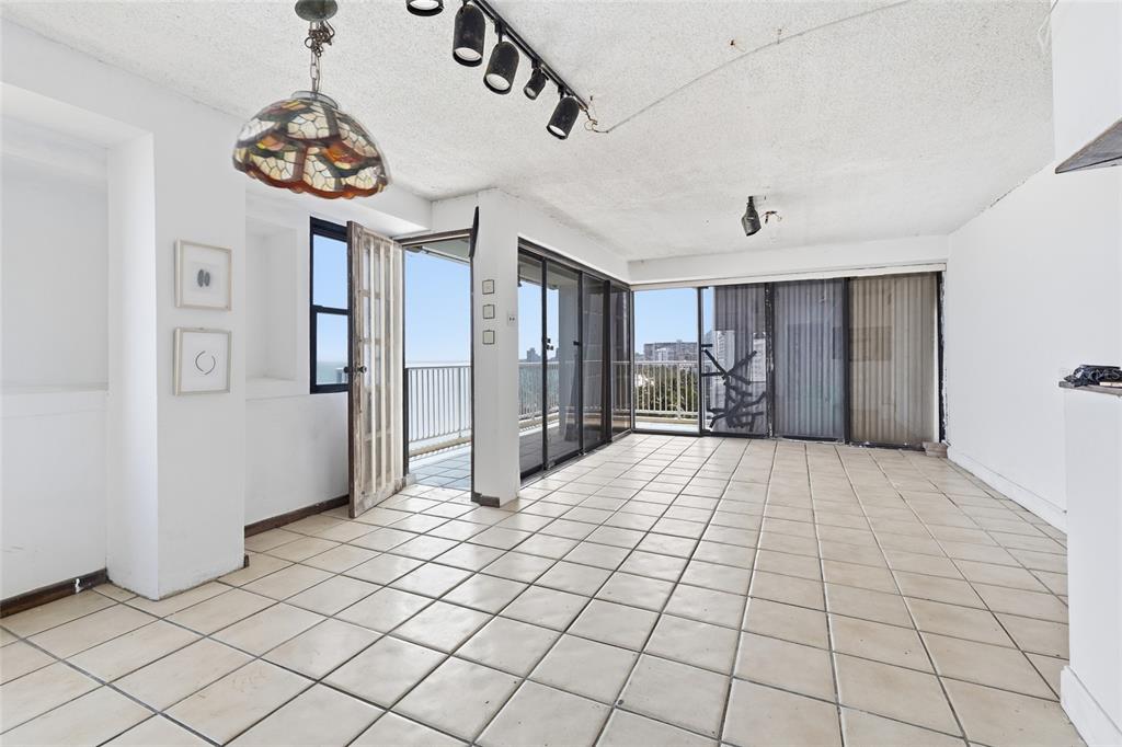 4633 ISLA VERDE AVE UNIT 803