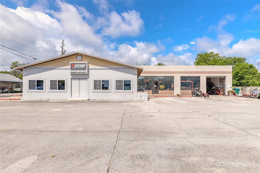 A commercial building with a parking lot and an Echo power equipment sign — 600 N DIXIE FREEWAY, NEW SMYRNA BEACH, FL