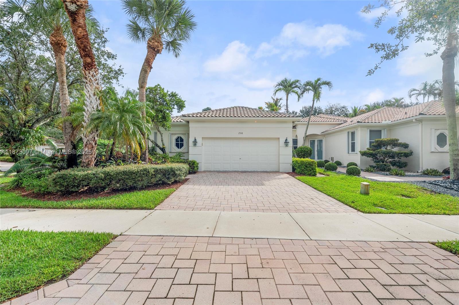 2518 Bay Pointe Ct, Weston FL 33327