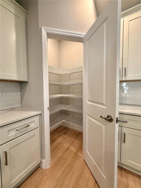 A kitchen pantry with white wire shelving is visible through an open interior door — 5226 E PRENTICE LANE, INVERNESS, FL