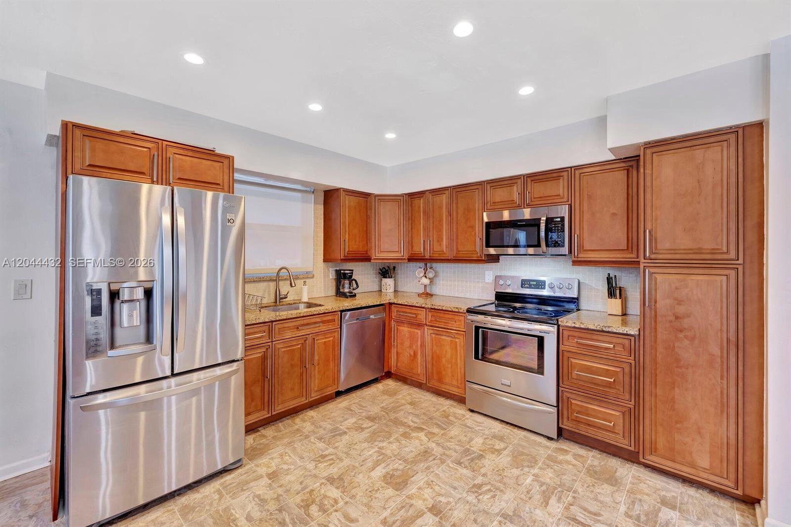 45 SE 14th St, Dania Beach FL 33004