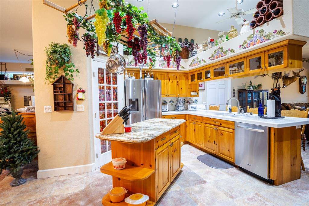8508 DEE CIRCLE, RIVERVIEW, FL — photo 3 of 22