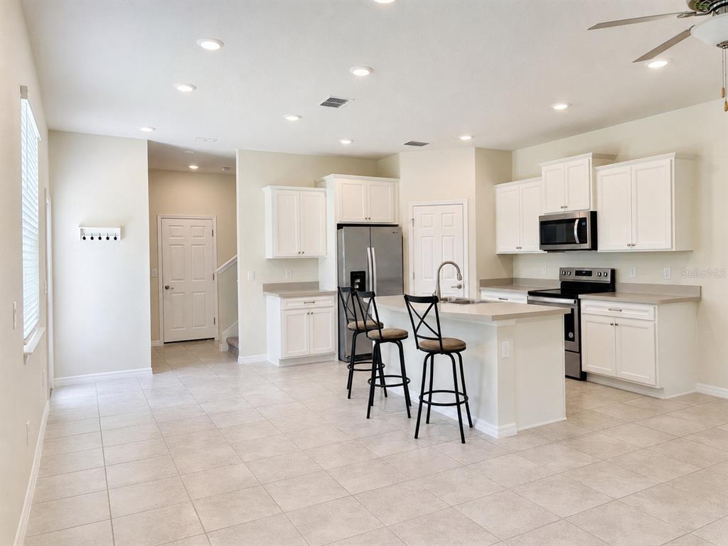 5012 SYLVESTER LOOP, TAMPA, FL — photo 2 of 27