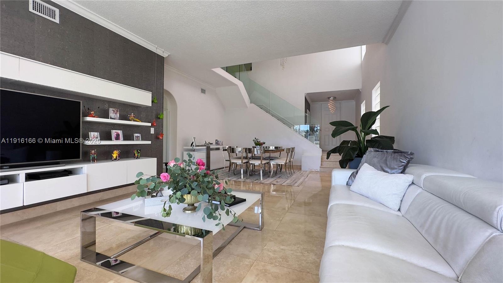 3024 NE 210th St, Aventura FL 33180