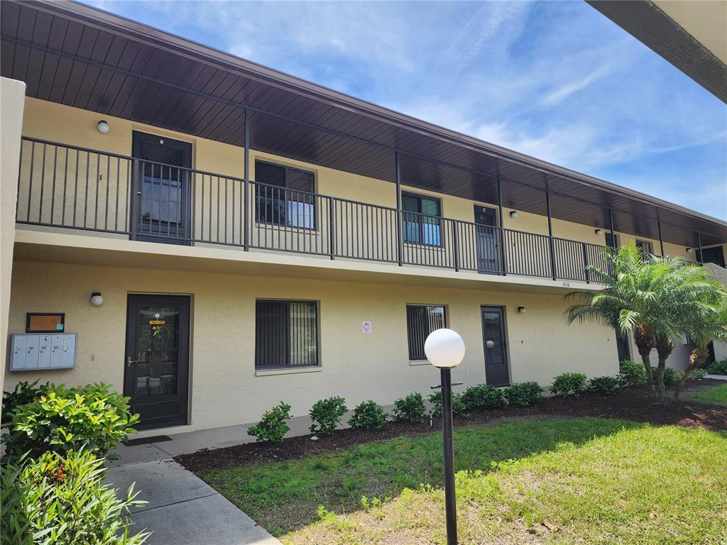 4016 OAKVIEW DRIVE UNIT J8