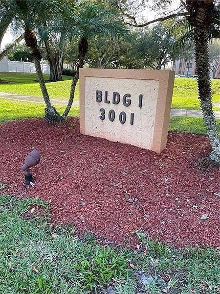 3001 W Rolling Hills # 608, Davie FL 33328