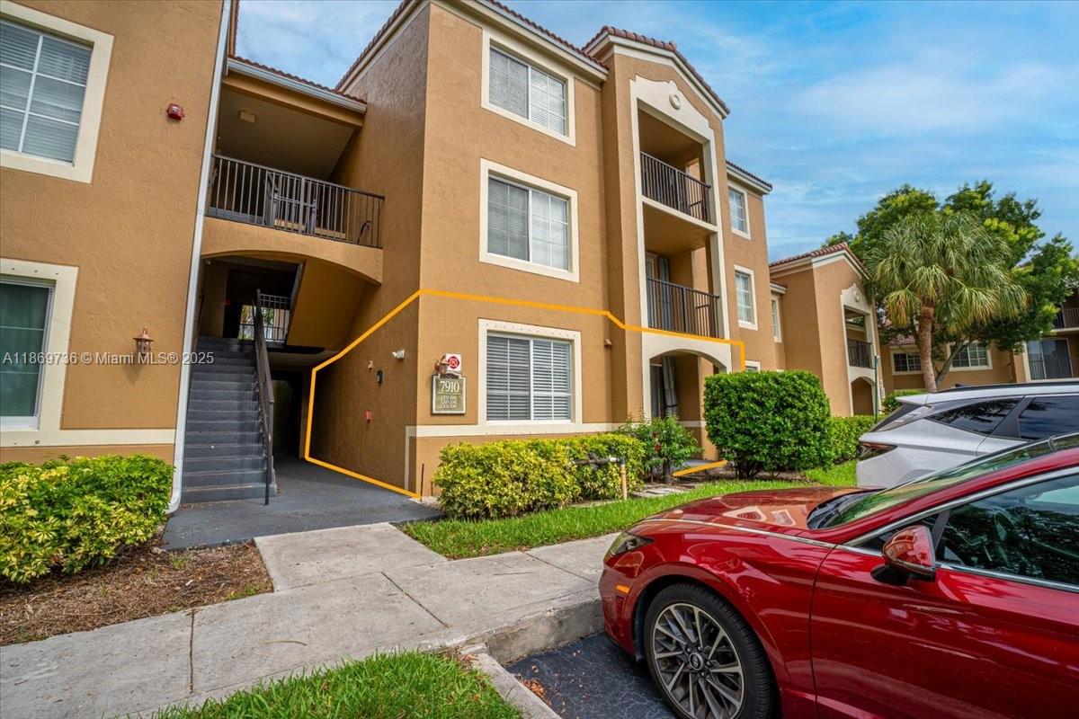7910 N Nob Hill Rd # 105, Tamarac FL 33321
