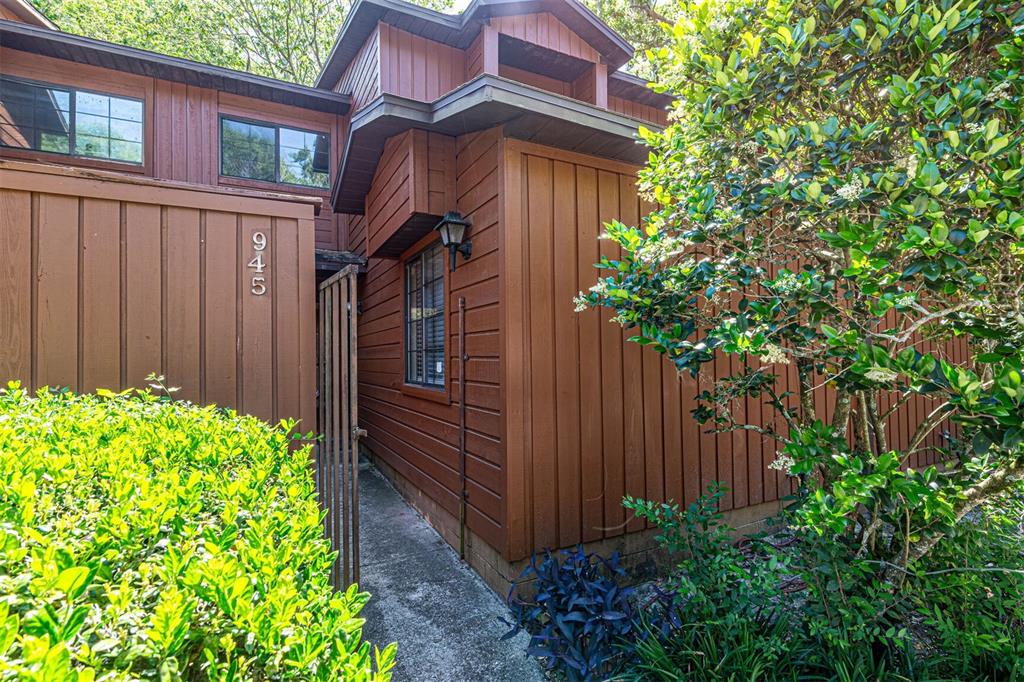 945 SW 56TH TERRACE