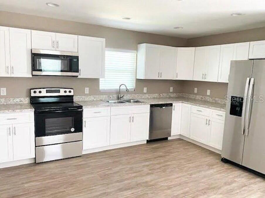 A kitchen with white cabinets, stainless steel appliances, and light-colored countertops — 640 E Grapefruit Avenue, FL 33850, FL