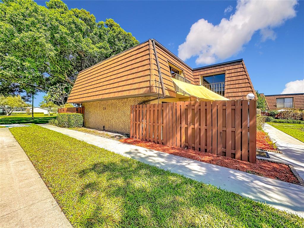 1458 N LAWNWOOD CIRCLE UNIT 24A