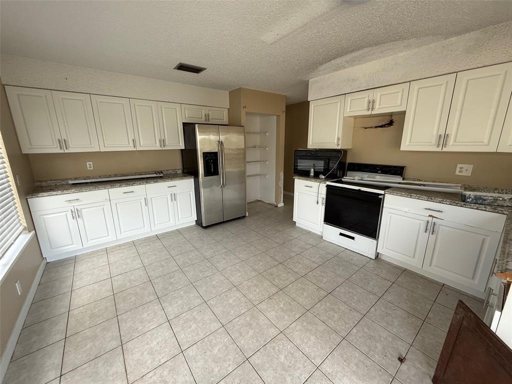 9085 HEATHER BOULEVARD, WEEKI WACHEE, FL — photo 5 of 15