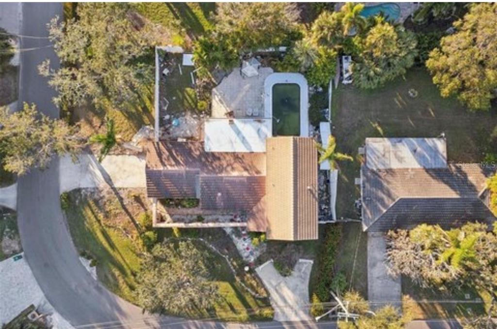Aerial view of a house with a swimming pool, patio, and surrounding yard — 100 AUGUSTA AVENUE, PALM HARBOR, FL