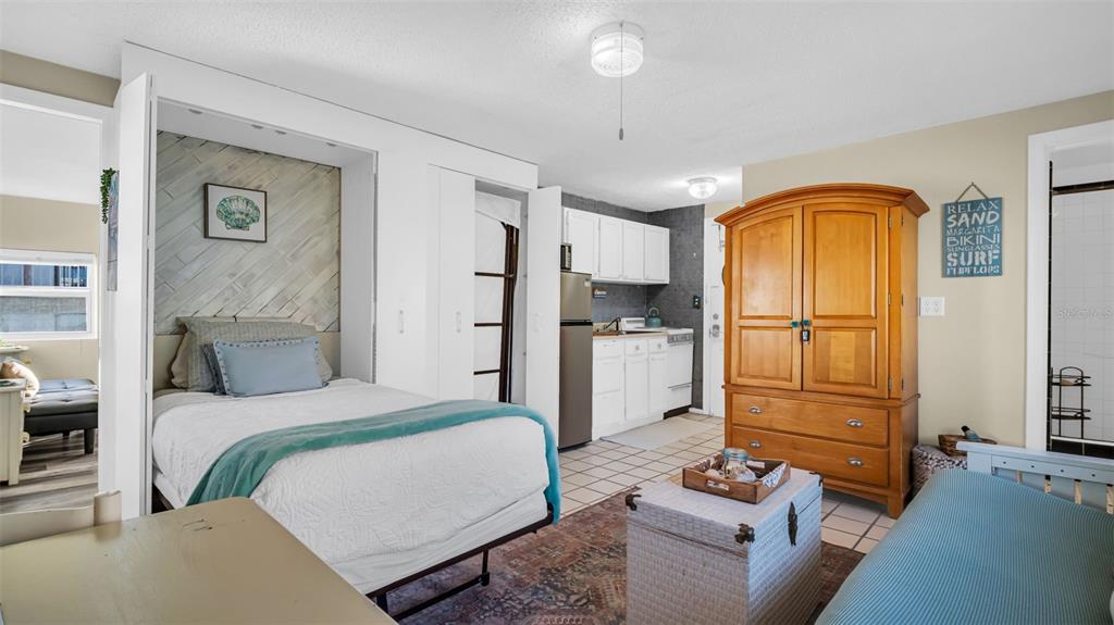 483 E SHORE DRIVE UNIT D4, CLEARWATER BEACH, FL — photo 5 of 23