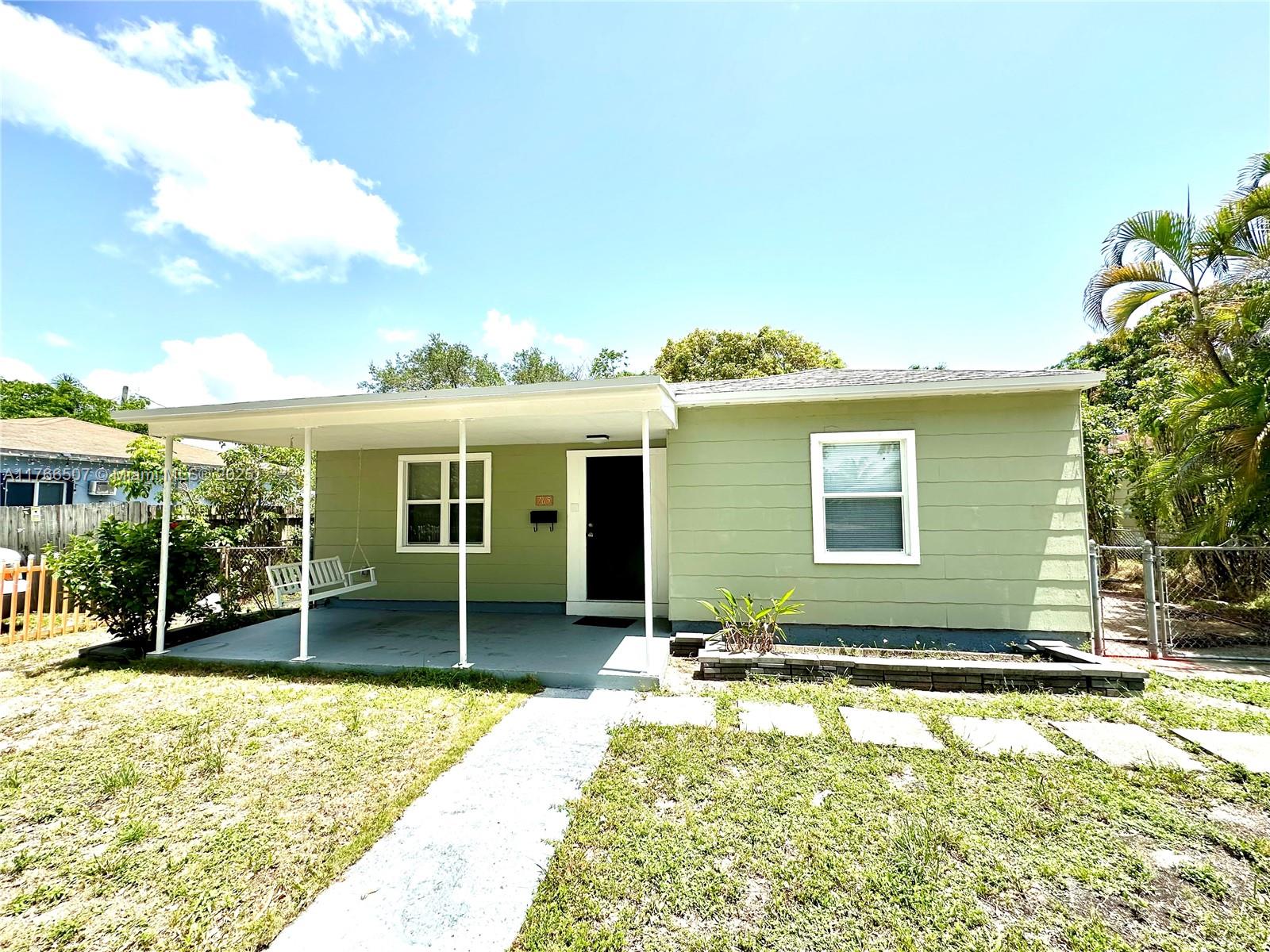 765 NW 125th St, North Miami FL 33168