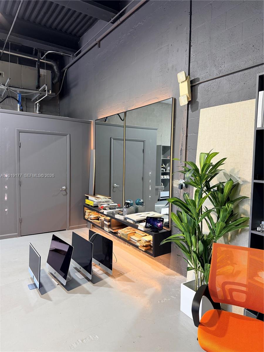 155 NE 1st Pl, Miami FL 33138