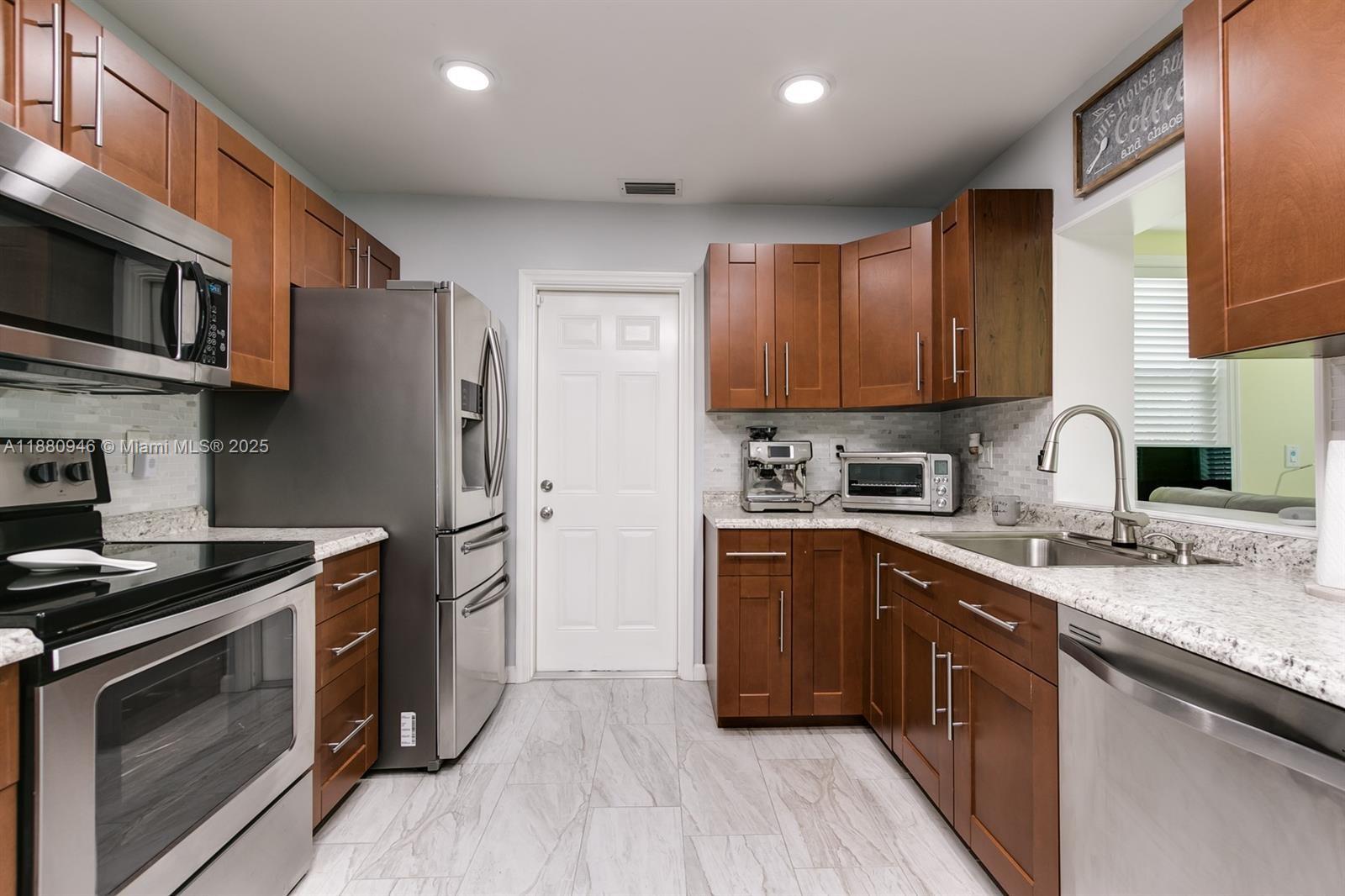 8105 NW 59th St, Tamarac FL 33321