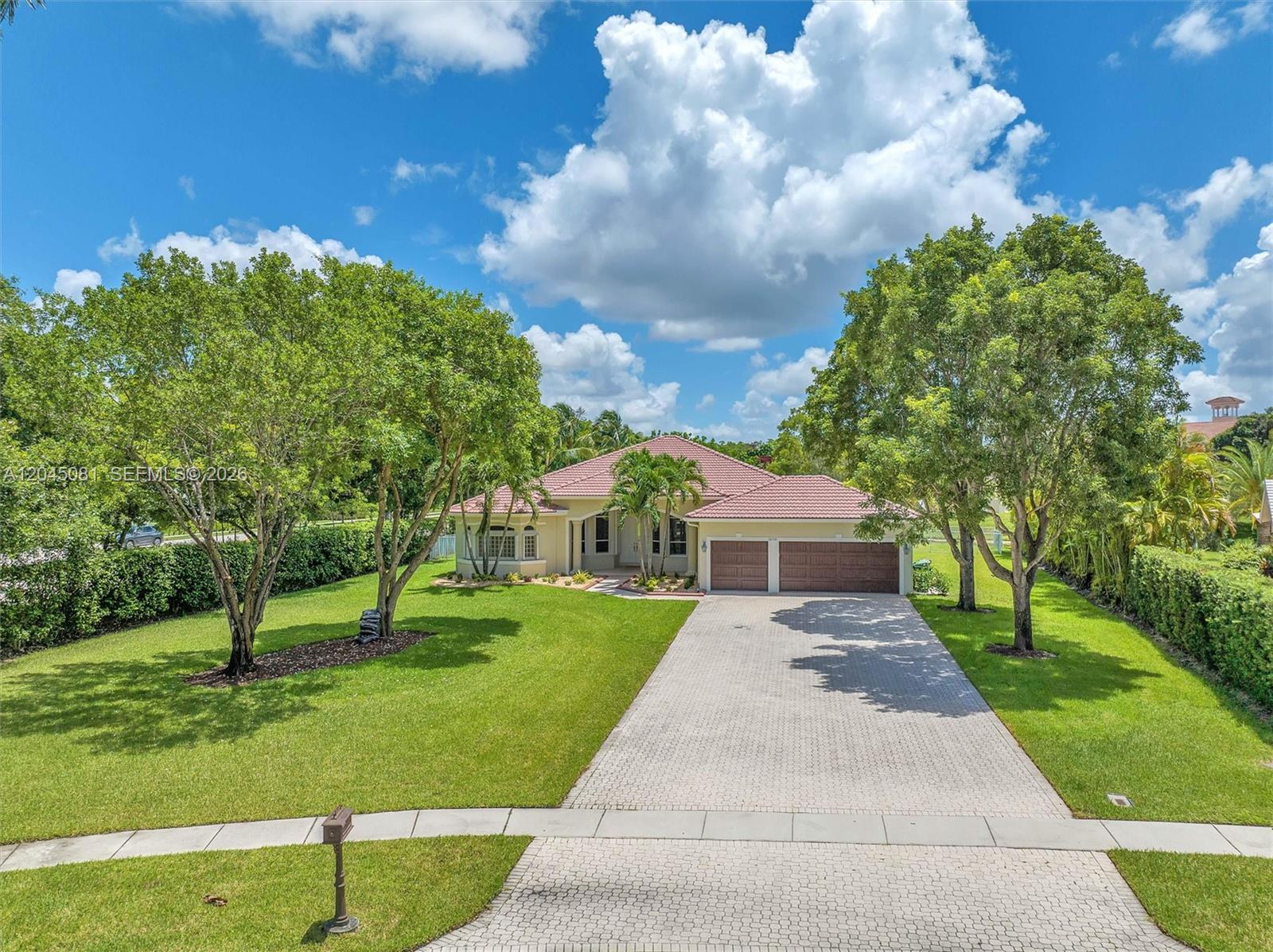16310 Paddock Ln, Weston FL 33326