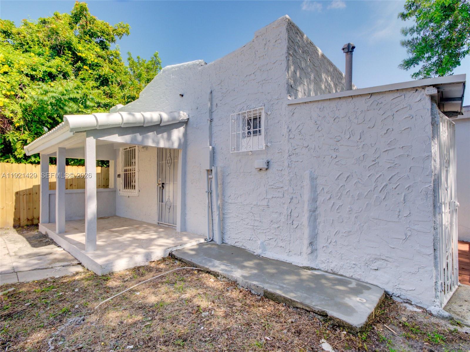 1845 NW 55th St, Miami FL 33142
