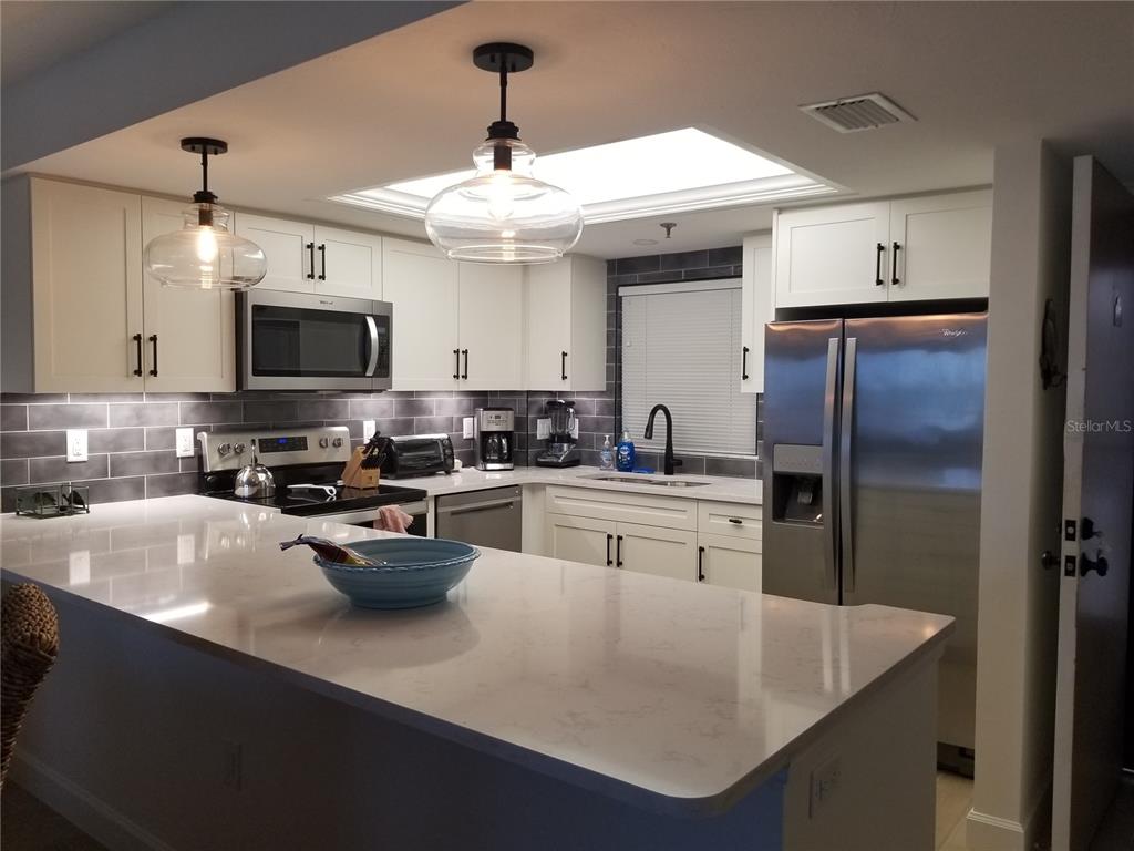 1001 BENJAMIN FRANKLIN DRIVE UNIT 505, SARASOTA, FL — photo 2 of 19
