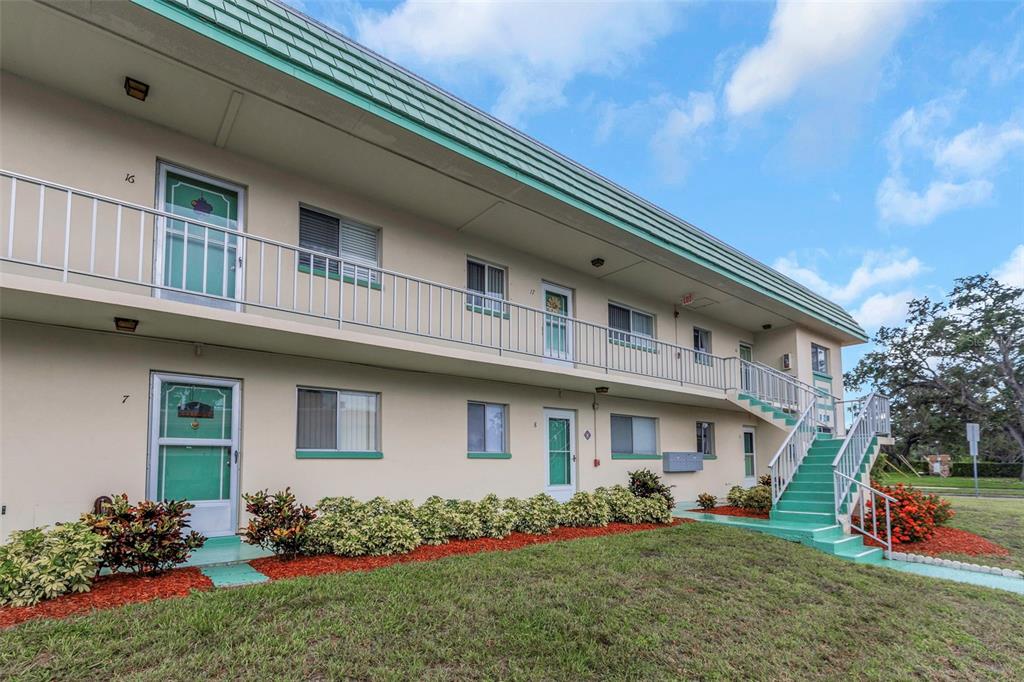 2001 GREENBRIAR BOULEVARD UNIT 17, CLEARWATER, FL — photo 3 of 30