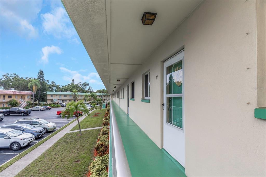 2001 GREENBRIAR BOULEVARD UNIT 17, CLEARWATER, FL — photo 4 of 30