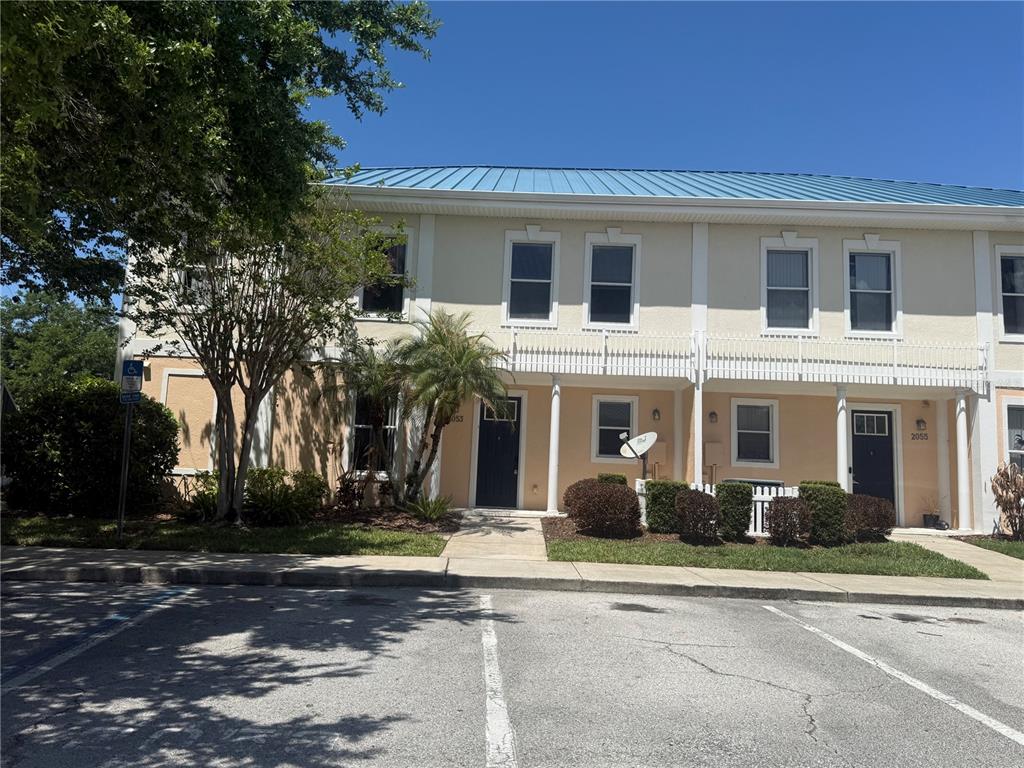 2053 GREEN OAK COURT