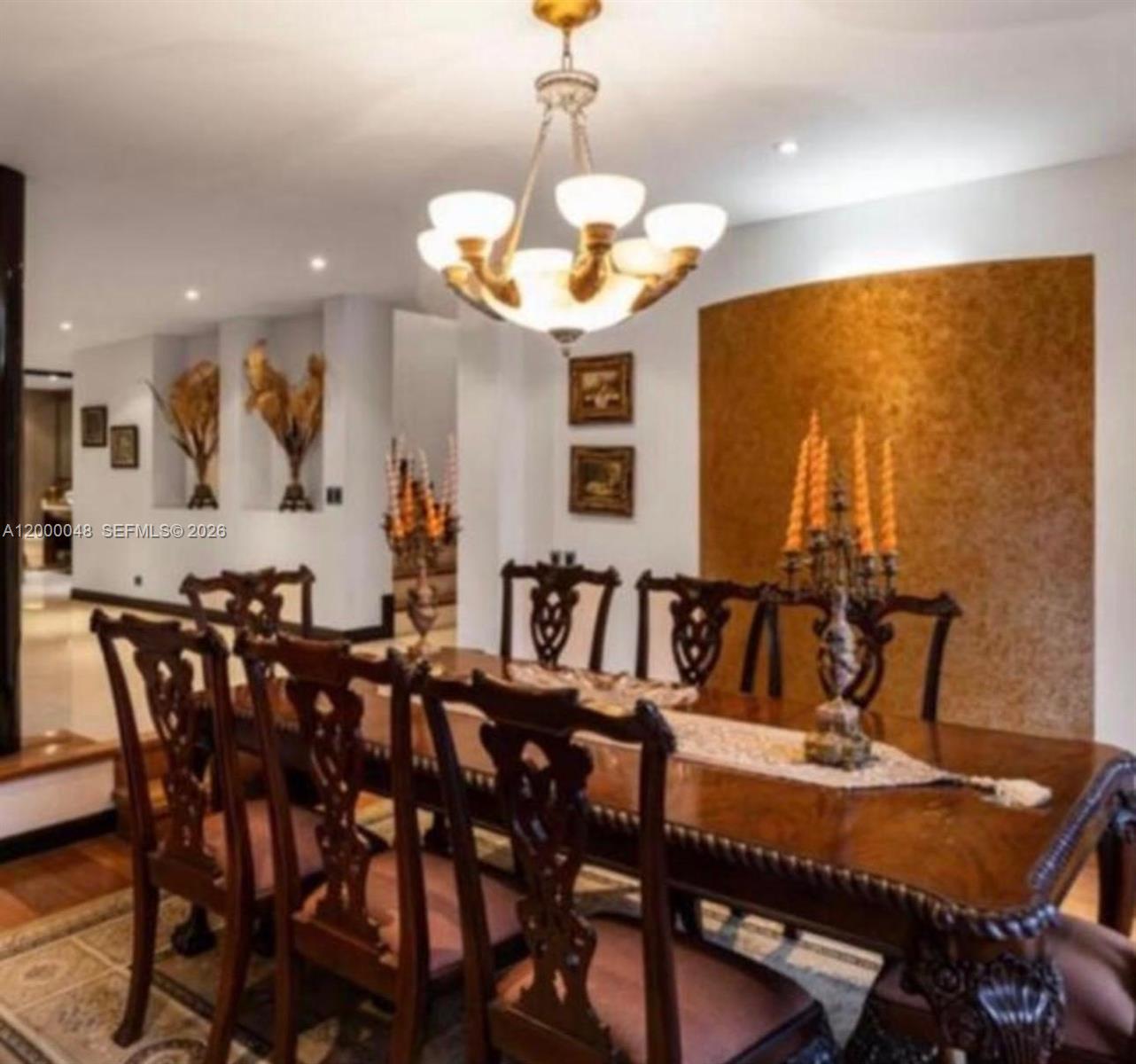 A formal dining room features a large wooden table, ornate chairs, and a chandelier — Aposentos Autopista Norte Km 33, FL