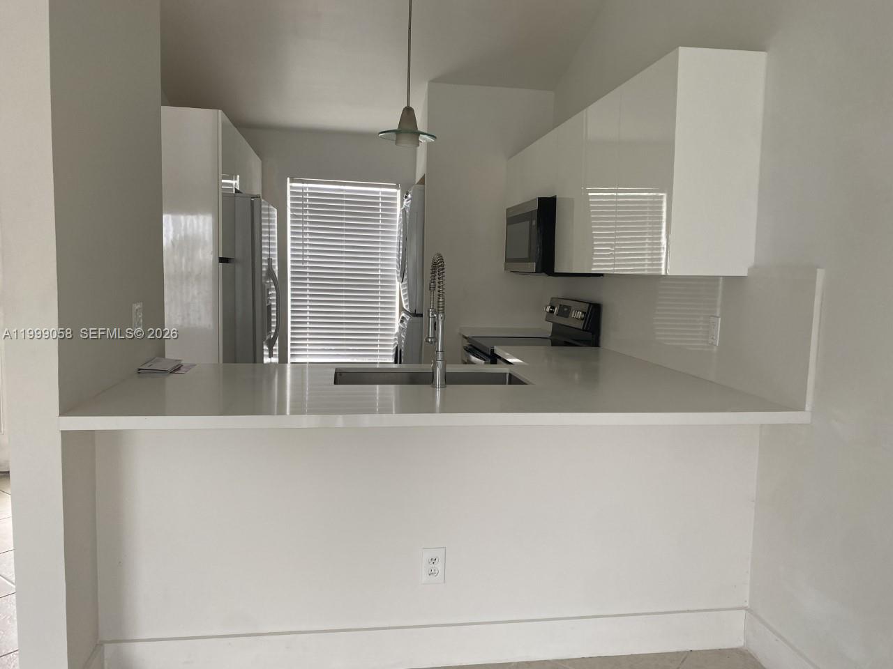 219 SE 8th St # 601, Hallandale Beach FL 33009