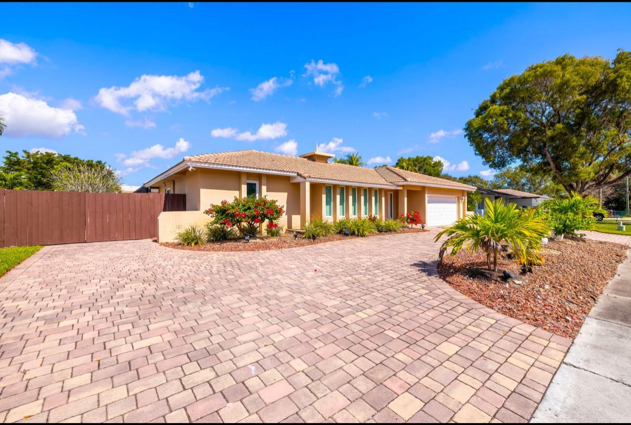 5921 SW 17th Court, Plantation FL 33317