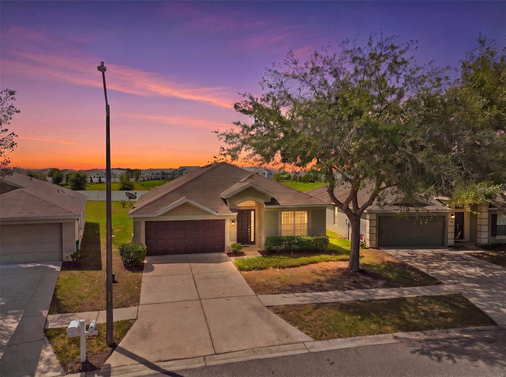 601 NODDING SHADE DRIVE