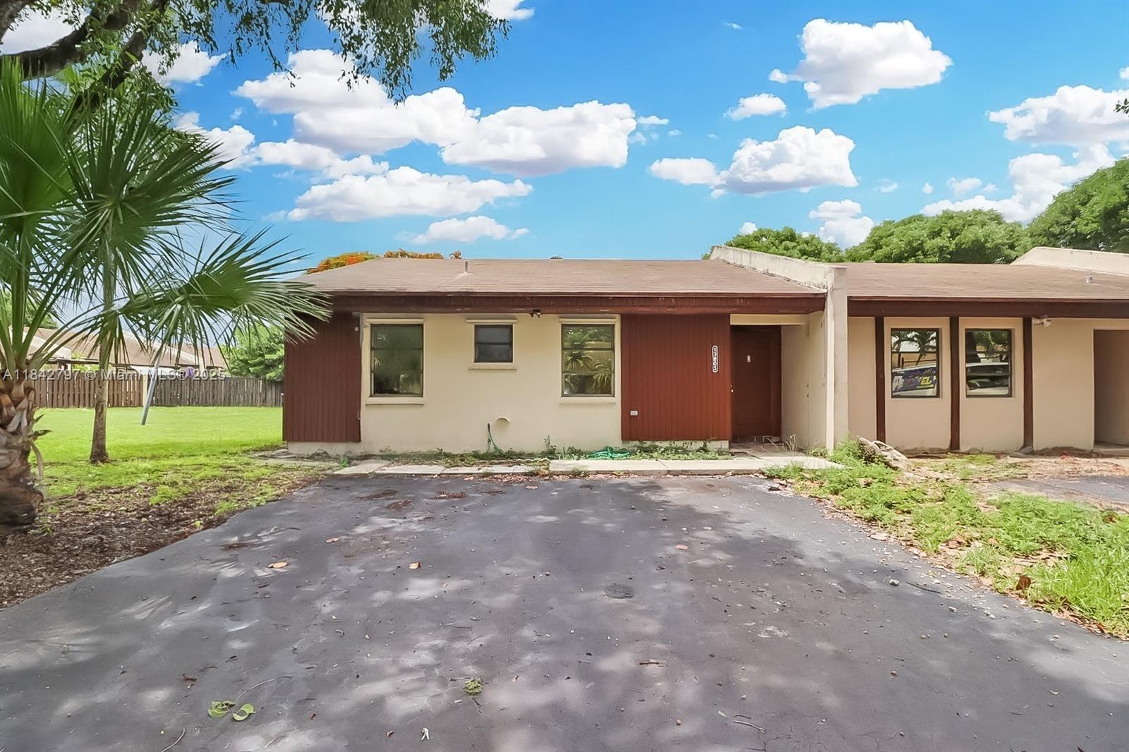 13805 SW 52nd St, Miami FL 33175