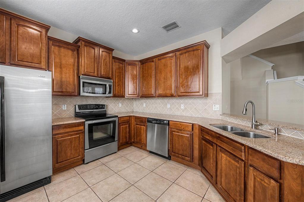 6754 EAGLE FEATHER DRIVE, RIVERVIEW, FL — photo 4 of 30