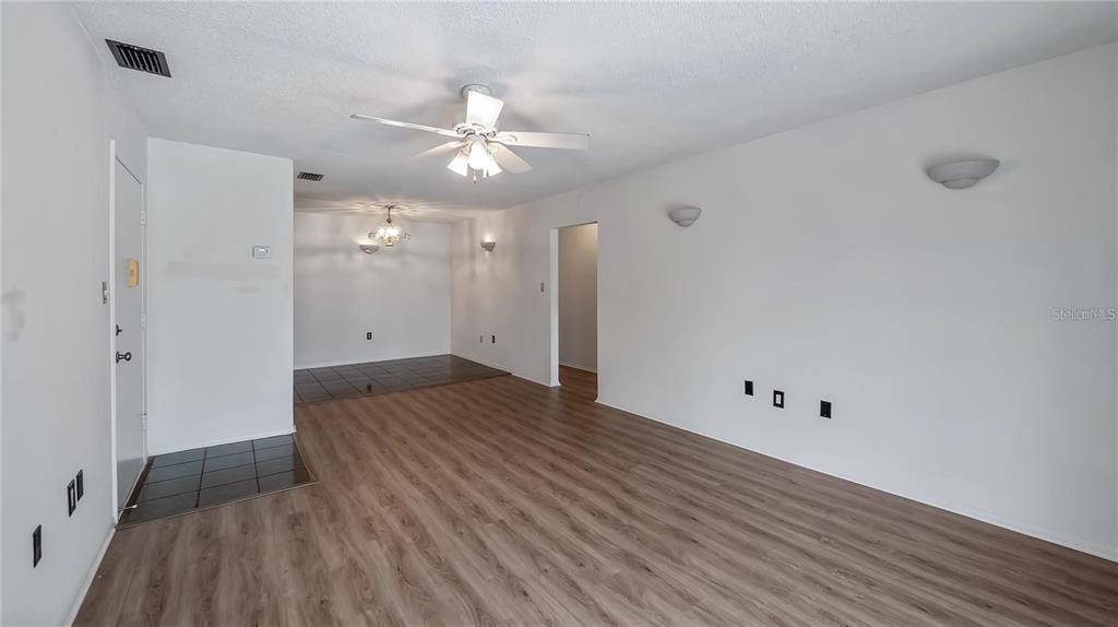 An interior view of a living room with wood-look flooring and a ceiling fan — 314 CHEROKEE COURT UNIT H, ALTAMONTE SPRINGS, FL