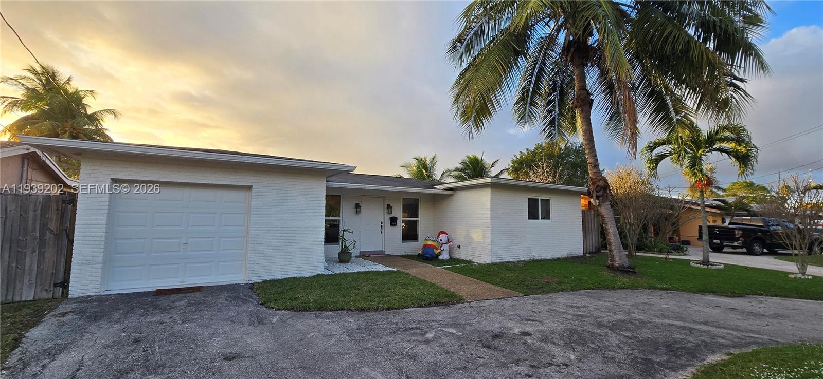 4012 E Shore Rd, Miramar FL 33023