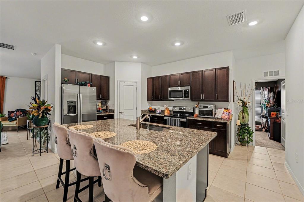 1808 RED LOOP, LAKELAND, FL — photo 4 of 24