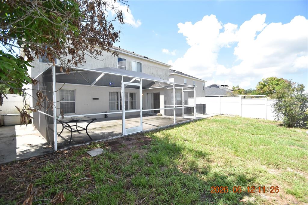 A two-story house features a screened-in patio and a fenced backyard — 10924 SUBTLE TRAIL DRIVE, RIVERVIEW, FL