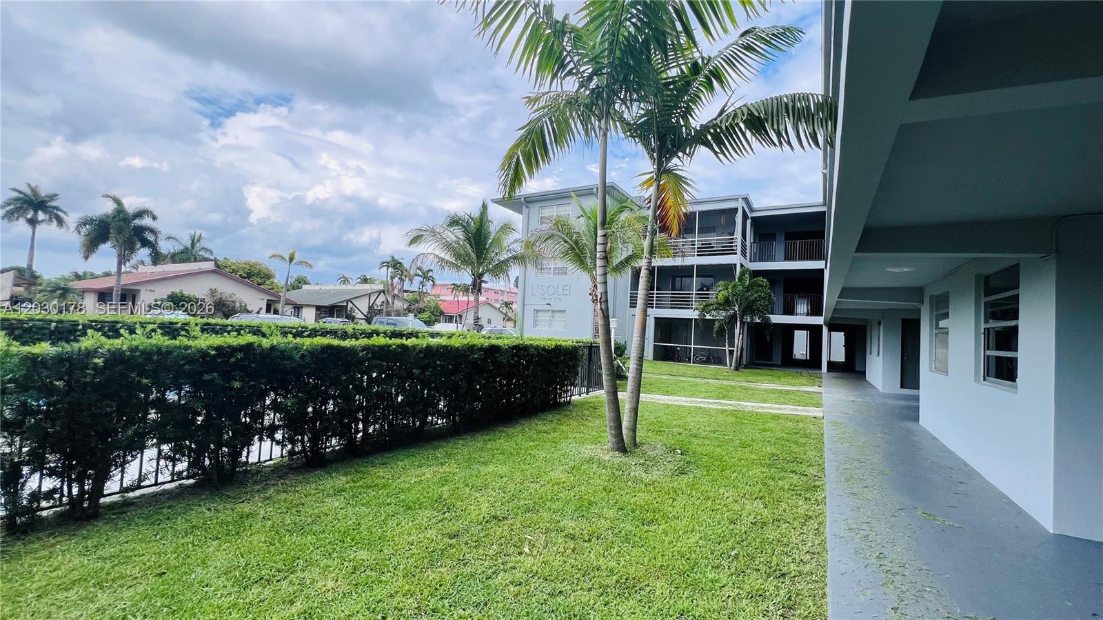 1100 NE 1st Ct # 213, Hallandale Beach FL 33009