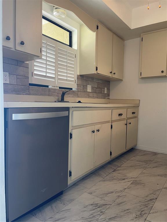 2807 48TH AVE DR W, BRADENTON, FL — photo 4 of 23
